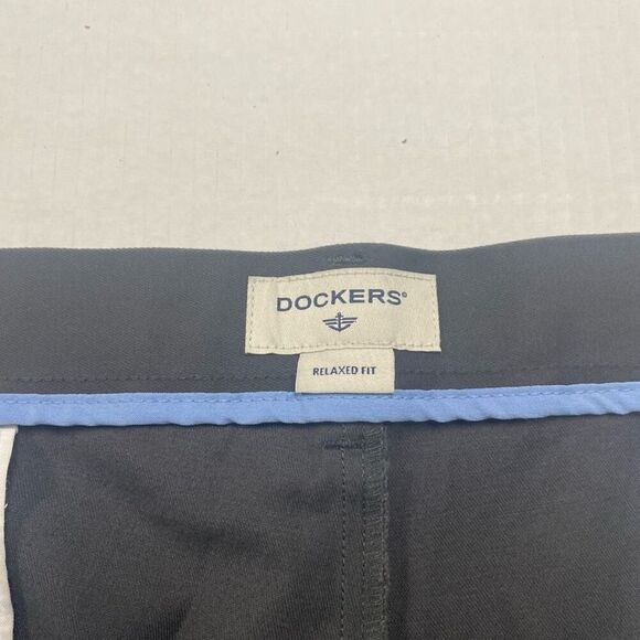 DOCKERS Men’s Gray Signature Khaki Relaxed Fit Pleated Pants Size W 44 L 30 - Picture 10 of 12